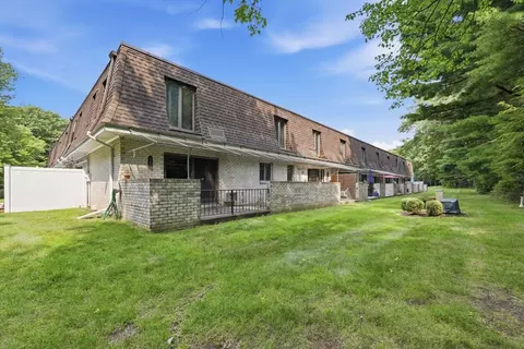 155 Porter Lake Dr #155, Springfield, MA 01106