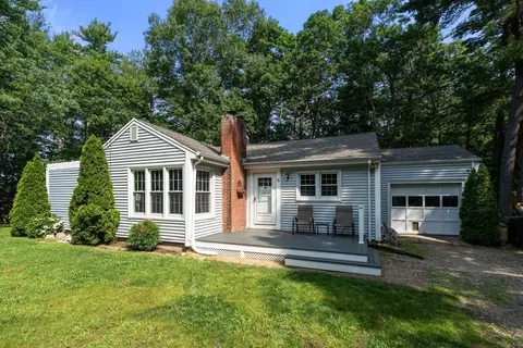 8 Randall Rd, Kingston, MA 02364