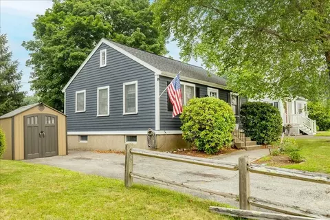 9 Preston St, Danvers, MA 01923 photo 2