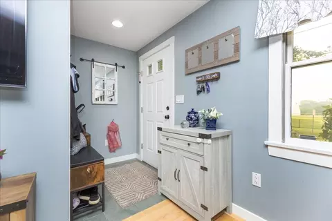 9 Preston St, Danvers, MA 01923 photo 3