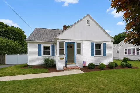 24 Oak St, Medfield, MA 02052