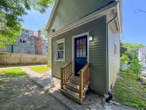 Exterior - 185 Leyfred Ter, Springfield, MA 01108 photo 4 of 8