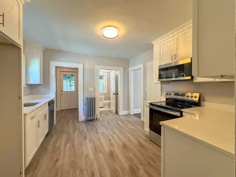 Entry Way - 185 Leyfred Ter, Springfield, MA 01108 photo 2 of 2