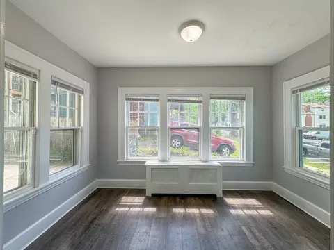Living - 185 Leyfred Ter, Springfield, MA 01108 photo 4 of 6