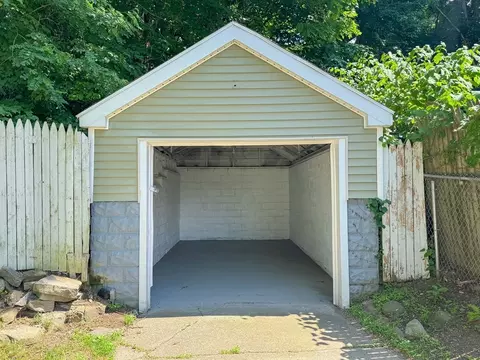 Exterior - 185 Leyfred Ter, Springfield, MA 01108 photo 6 of 8