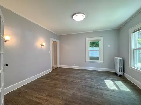 Living - 185 Leyfred Ter, Springfield, MA 01108 photo 6 of 6