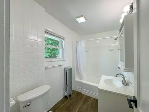 Bath - 185 Leyfred Ter, Springfield, MA 01108 photo 1 of 4