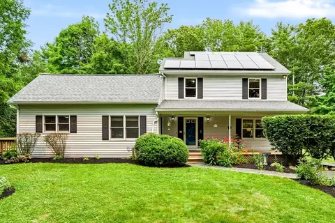 66 N High St, Foxboro, MA 02035