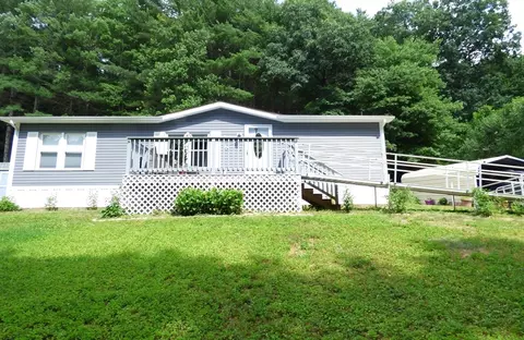 2 Deerwood Ln, Wales, MA 01081