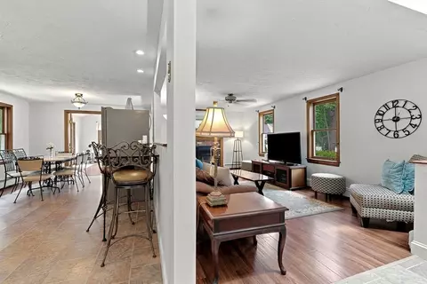 Entry Way - 25 Mockingbird Ln, Maynard, MA 01754 photo 1 of 2