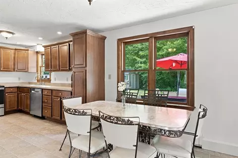 Kitchen - 25 Mockingbird Ln, Maynard, MA 01754 photo 3 of 5