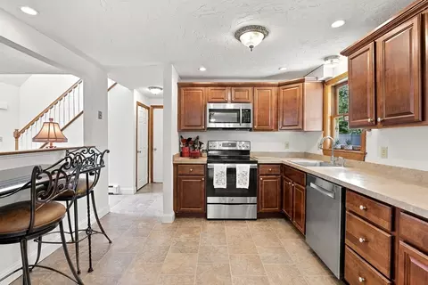Kitchen - 25 Mockingbird Ln, Maynard, MA 01754 photo 2 of 5