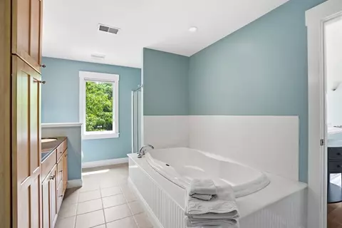 Bath - 5 Hemlock Rd #5, Bourne, MA 02532 photo 2 of 3