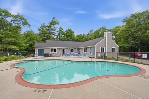 Exterior - 5 Hemlock Rd #5, Bourne, MA 02532 photo 5 of 8