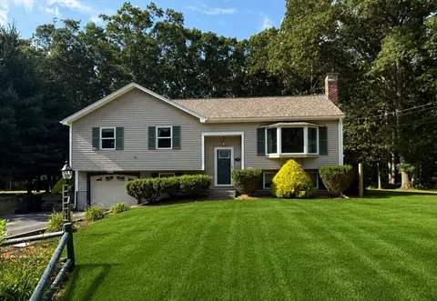 29 Overlook Dr, Bellingham, MA 02019