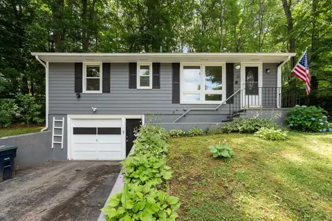 25 Pinedale St, Southbridge, MA 01550