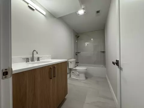 Bath - 562 Gorham St #02, Lowell, MA 01852 photo 5 of 9