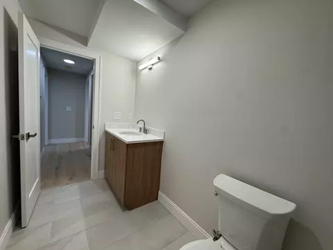 Bath - 562 Gorham St #02, Lowell, MA 01852 photo 6 of 9