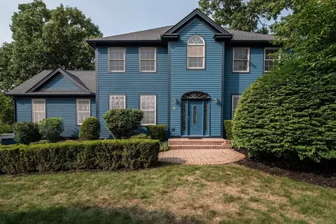 23 Summerfield Rd, Amherst, MA 01002