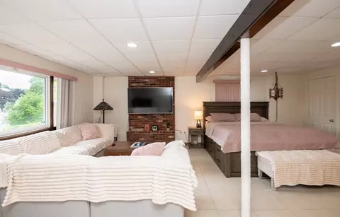 Bedroom - 8 Patrick Cir, Stoneham, MA 02180 photo 4 of 5