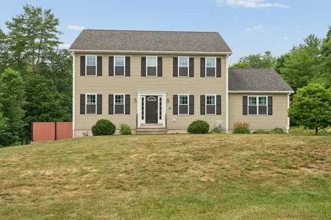 15 Patriot Ln, Rutland, MA 01543