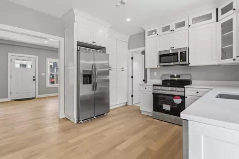 Entry Way - 16 Hillside St #1, Maynard, MA 01754 photo 3 of 4