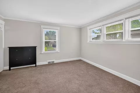 Living - 414 Archer St, Fall River, MA 02720 photo 2 of 4