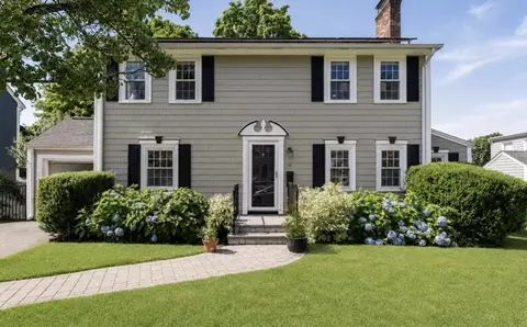 32 Grosvenor Rd, Waltham, MA 02453