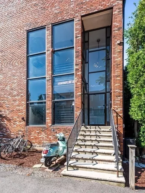 10 Roberts #12, Somerville, MA 02145