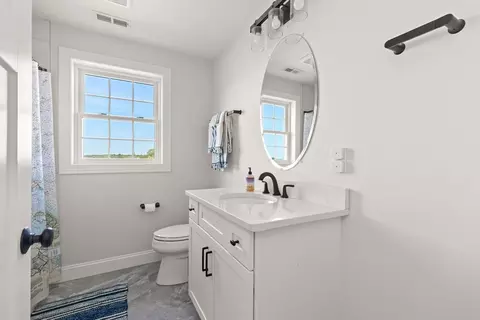 Bath - 59 Riverview Ave, Danvers, MA 01923 photo 4 of 5