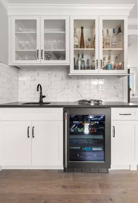 Kitchen - 59 Riverview Ave, Danvers, MA 01923 photo 4 of 7