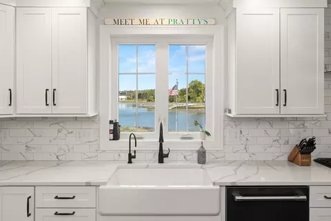 Kitchen - 59 Riverview Ave, Danvers, MA 01923 photo 6 of 7