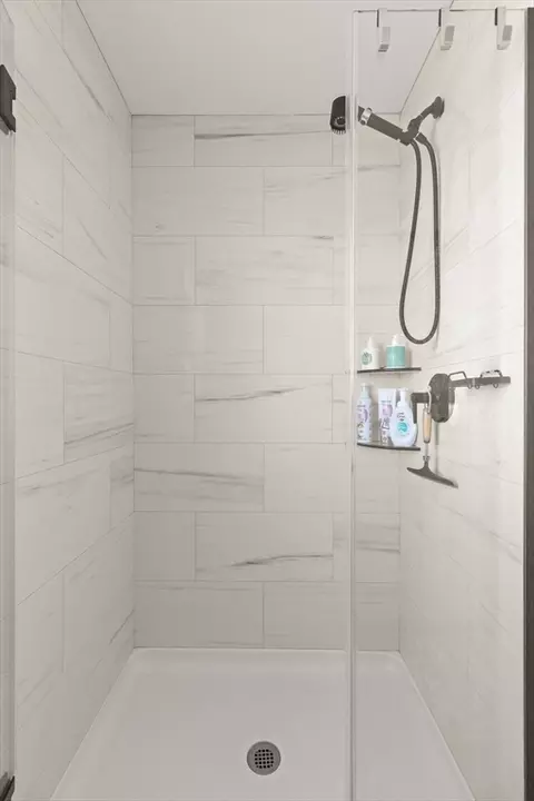 Bath - 59 Riverview Ave, Danvers, MA 01923 photo 3 of 5