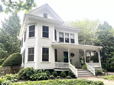 33 Gaylord St, Amherst, MA 01002