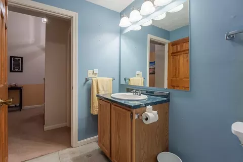 Bath - 703 Brookhaven Ln #703, Woonsocket, RI 02895 photo 2 of 4