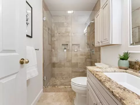 Bath - 4 Charlesgate E #705, Boston, MA 02215 photo 3 of 4