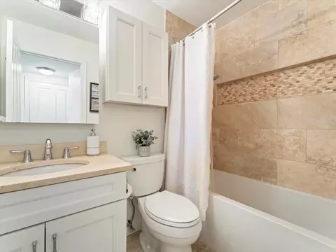 Bath - 4 Charlesgate E #705, Boston, MA 02215 photo 2 of 4