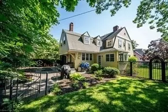 47 7th St, New Bedford, MA 02740