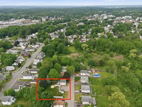 View/Area - 16 Elm St, Reading, MA 01867 photo 2 of 3