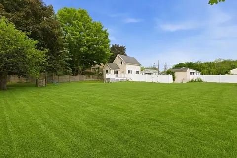 Exterior - 16 Elm St, Reading, MA 01867 photo 4 of 4