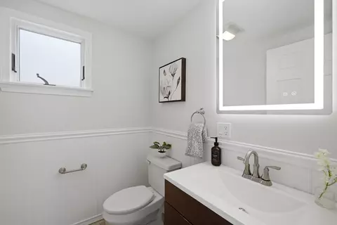 Bath - 16 Elm St, Reading, MA 01867 photo 1 of 3