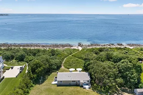 7 Gull Ln, Bourne, MA 02534