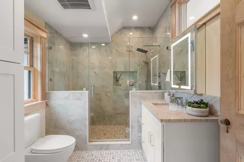 Bath - 73 Main St, Hull, MA 02045 photo 2 of 5