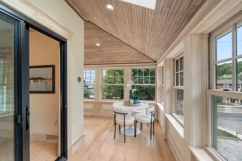 Entry Way - 73 Main St, Hull, MA 02045 photo 2 of 5