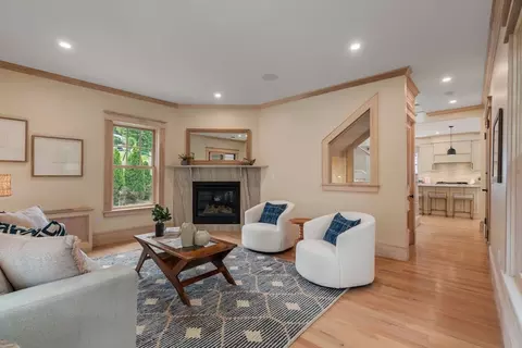Living - 73 Main St, Hull, MA 02045 photo 2 of 4