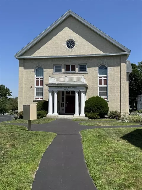 200 Rogers St #7, Lowell, MA 01852