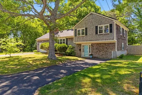 27 Steven Dr, Yarmouth, MA 02673