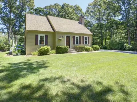 47 Simmons Rd, Falmouth, MA 02536