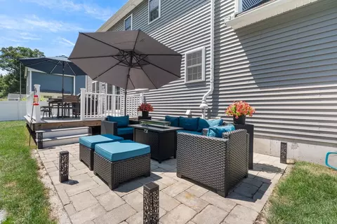 Exterior - 31 Brookside Dr, Douglas, MA 01516 photo 4 of 9