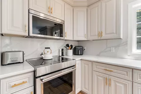 Kitchen - 31 Brookside Dr, Douglas, MA 01516 photo 3 of 5